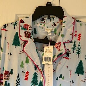 Festive Holiday Pajama set women’s size medium NWT